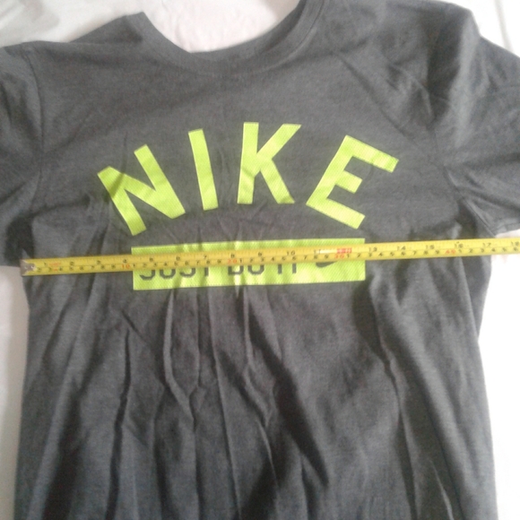 Nike short sleeve t-shirt size men's small - Picture 4 of 6